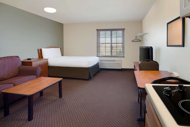 Suite Queen Size Bed (6 of 7)
