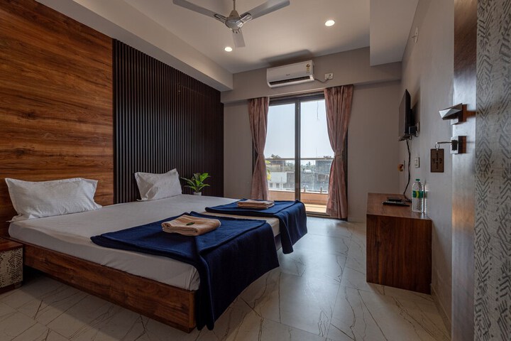 Room 6 of 16