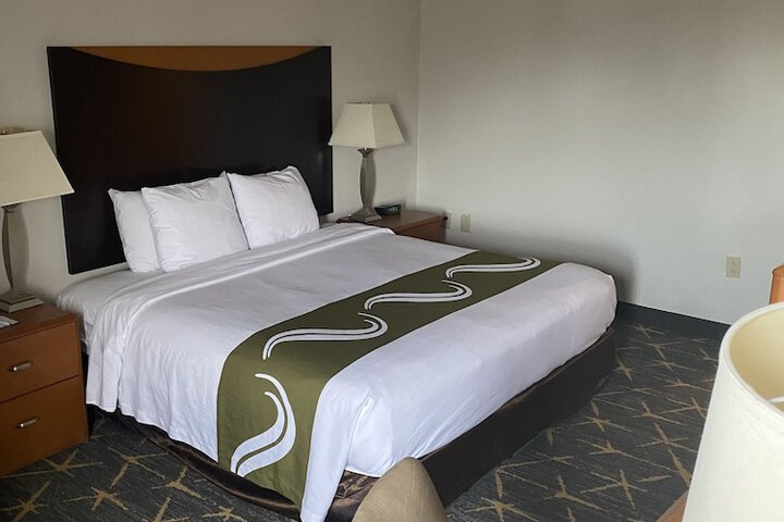 1 King Bed Accessible (9 of 13)