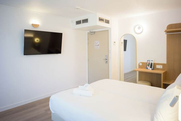 Room 53 of 127