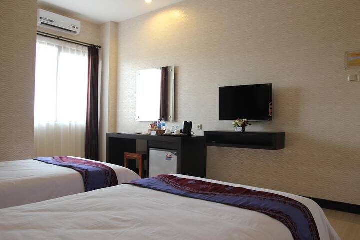 Room 10 of 33