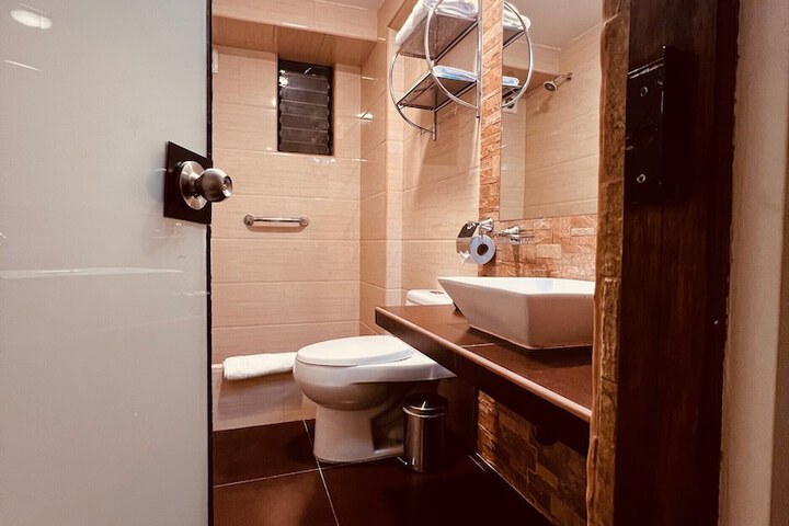 Room 4 of 64