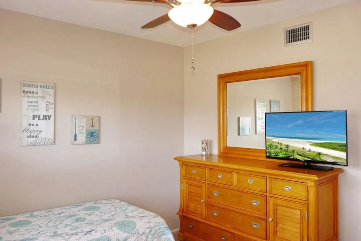 Room 6 of 16