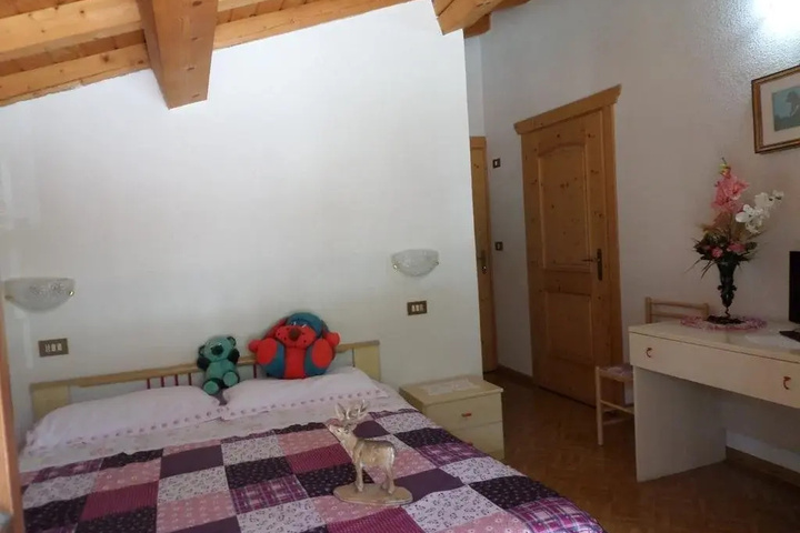 Room 3 of 10