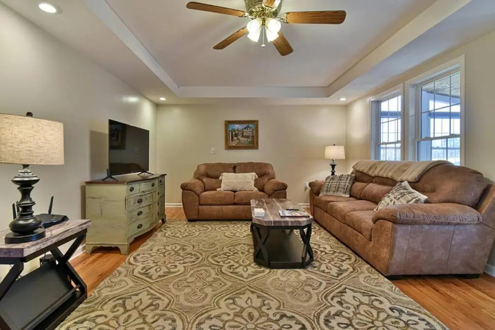 Image of Gorgeous home with hot tub just 7 miles to downtown Asheville!