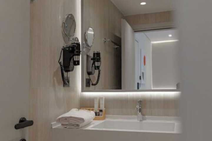 Room 133 of 171