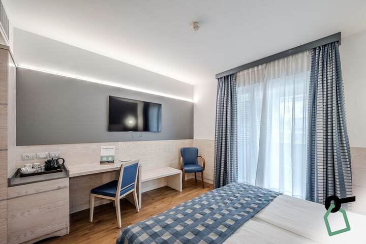 Room 9 of 44