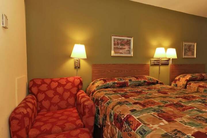 1 Queen Bed (4 of 6)
