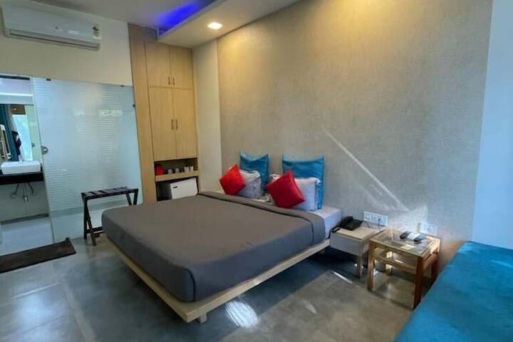 Room 12 of 65