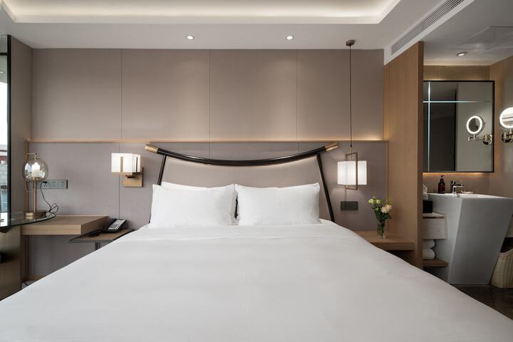 Room 12 of 25