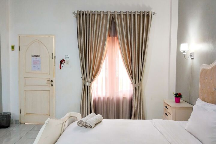 Room 27 of 93