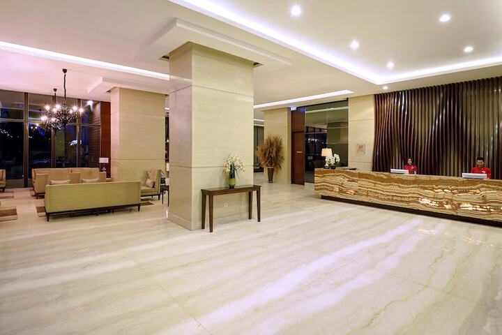 Entrance & Lobby