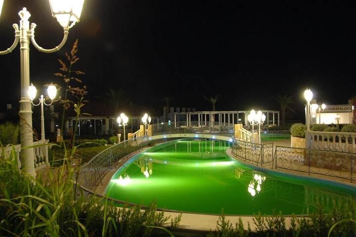 Pool 16 of 52