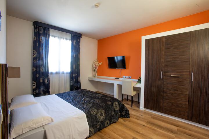 Room 12 of 44