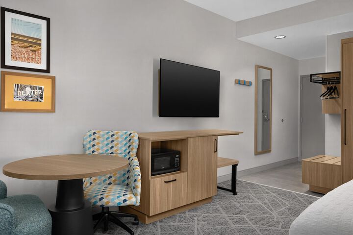 Room 10 of 35