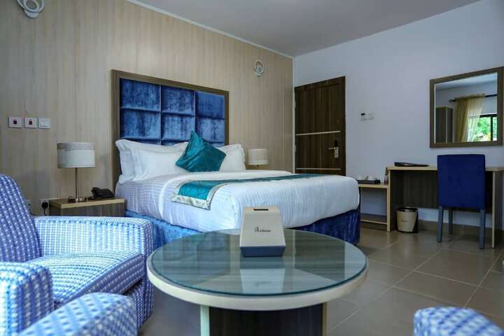 Room 7 of 18