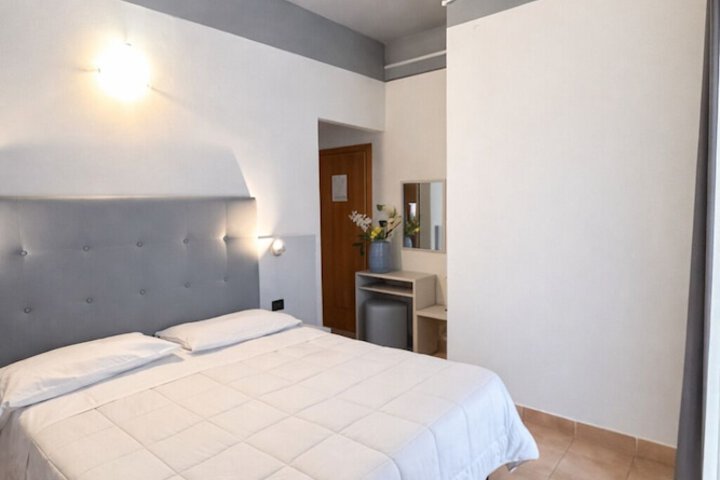 Room 8 of 40