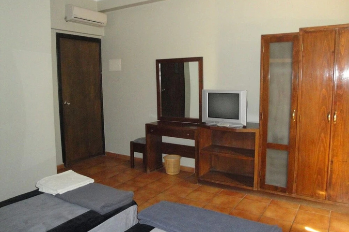 Room 5 of 12
