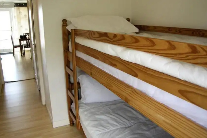 Room 5 of 12