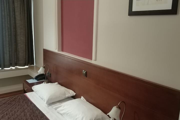 Room 25 of 59