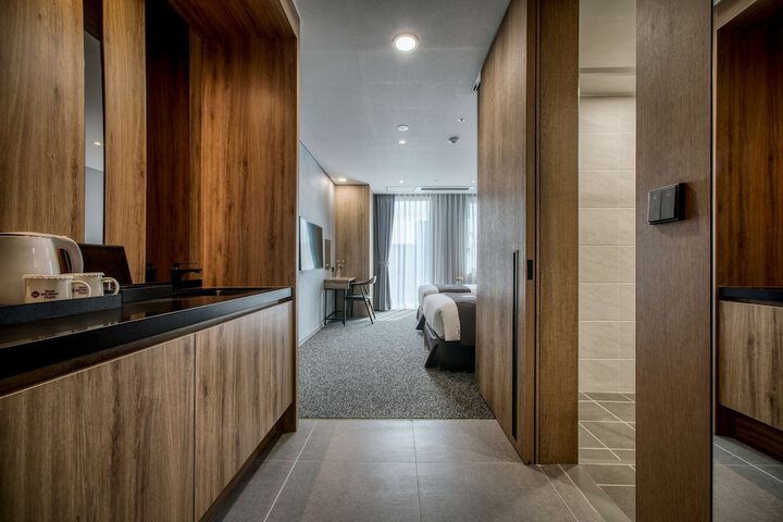 Room 6 of 84