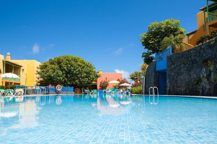 Hotel Pool