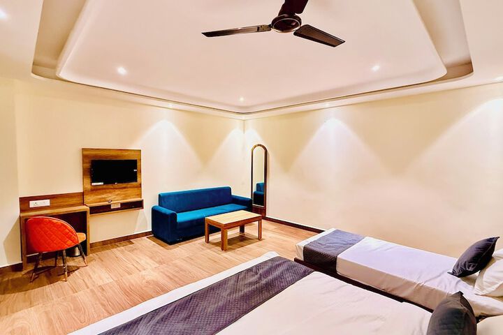 Room 10 of 18