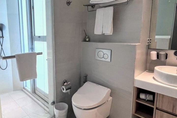 Room 103 of 120