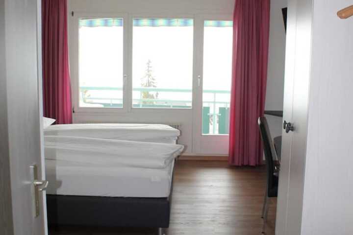 Room 13 of 50