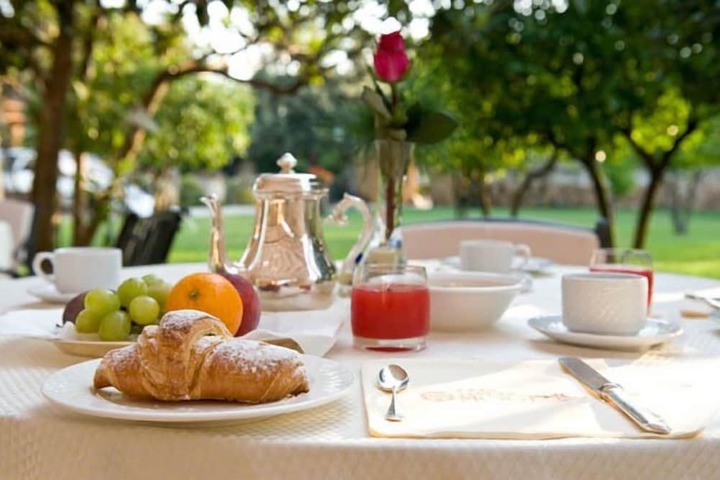 Breakfast/Coffee Service 71 of 120