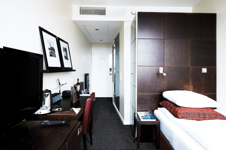 Room 19 of 86