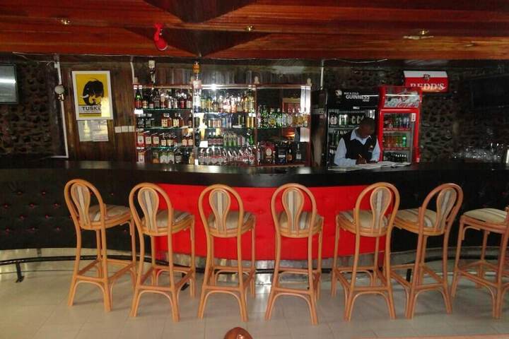 Lounge 22 of 44