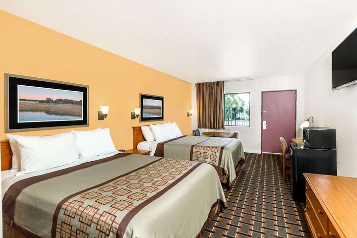 2 Queen Beds (4 of 9)