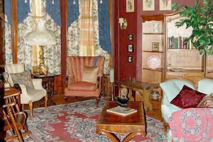 Room 7 of 8