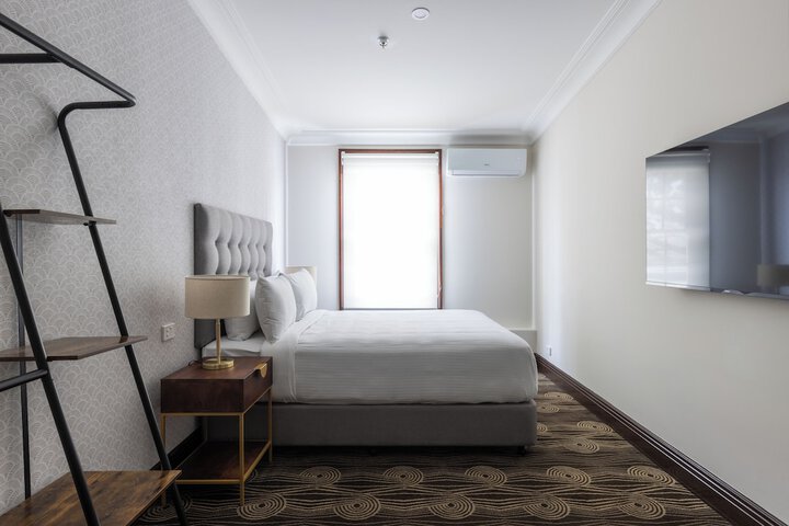 Room 9 of 24