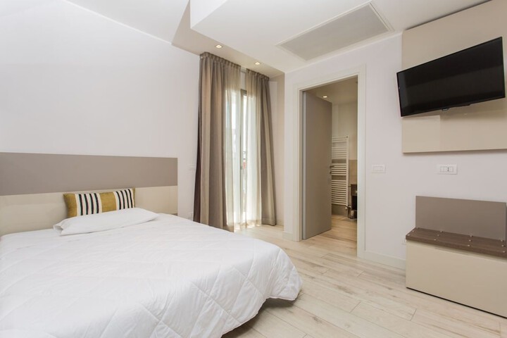 Room 20 of 146