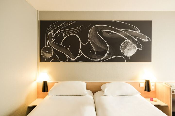 Room 4 of 80