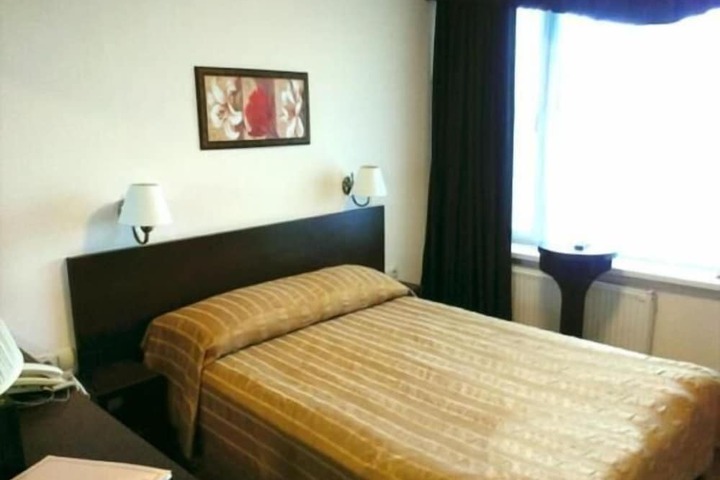 Room 12 of 64