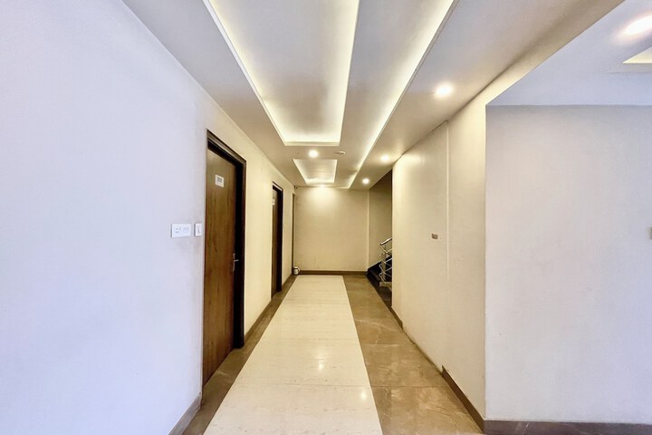 Ballroom/Hall 36 of 41