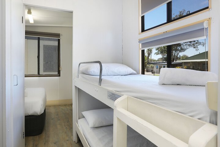 Room 4 of 33