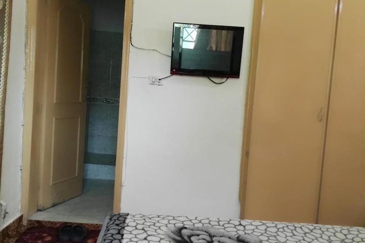 Room 9 of 31