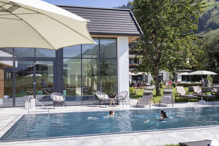 Pool Hotel