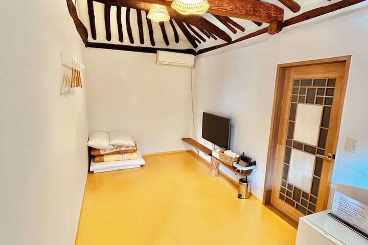 Room 25 of 60