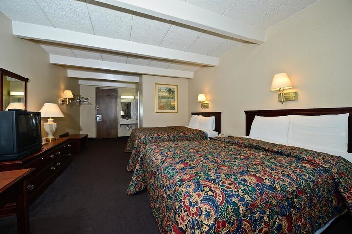 2 Queen Beds (4 of 5)