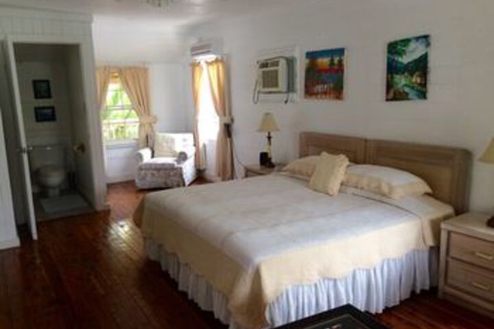 Room 6 of 18