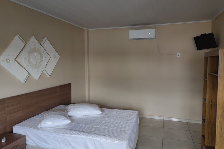 Room 2 of 6