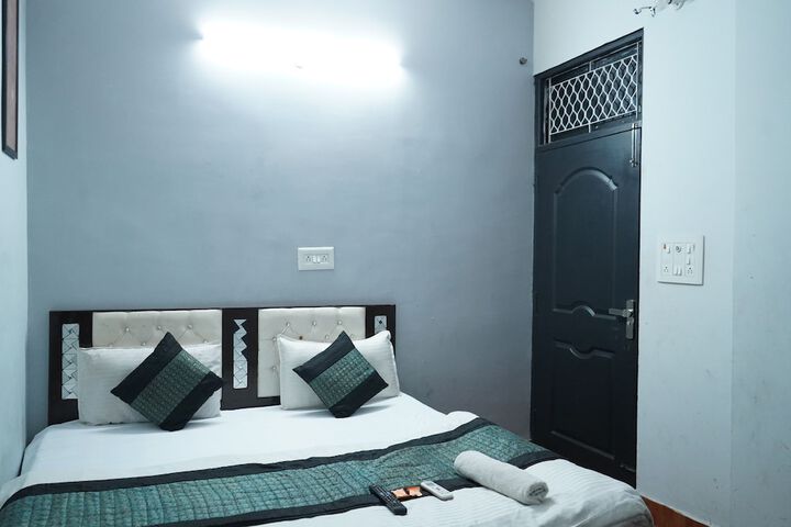 Room 3 of 6
