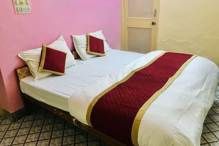 Room 3 of 18
