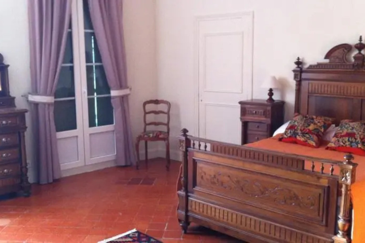 Room 8 of 10
