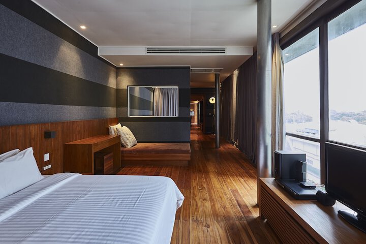 Room 13 of 90